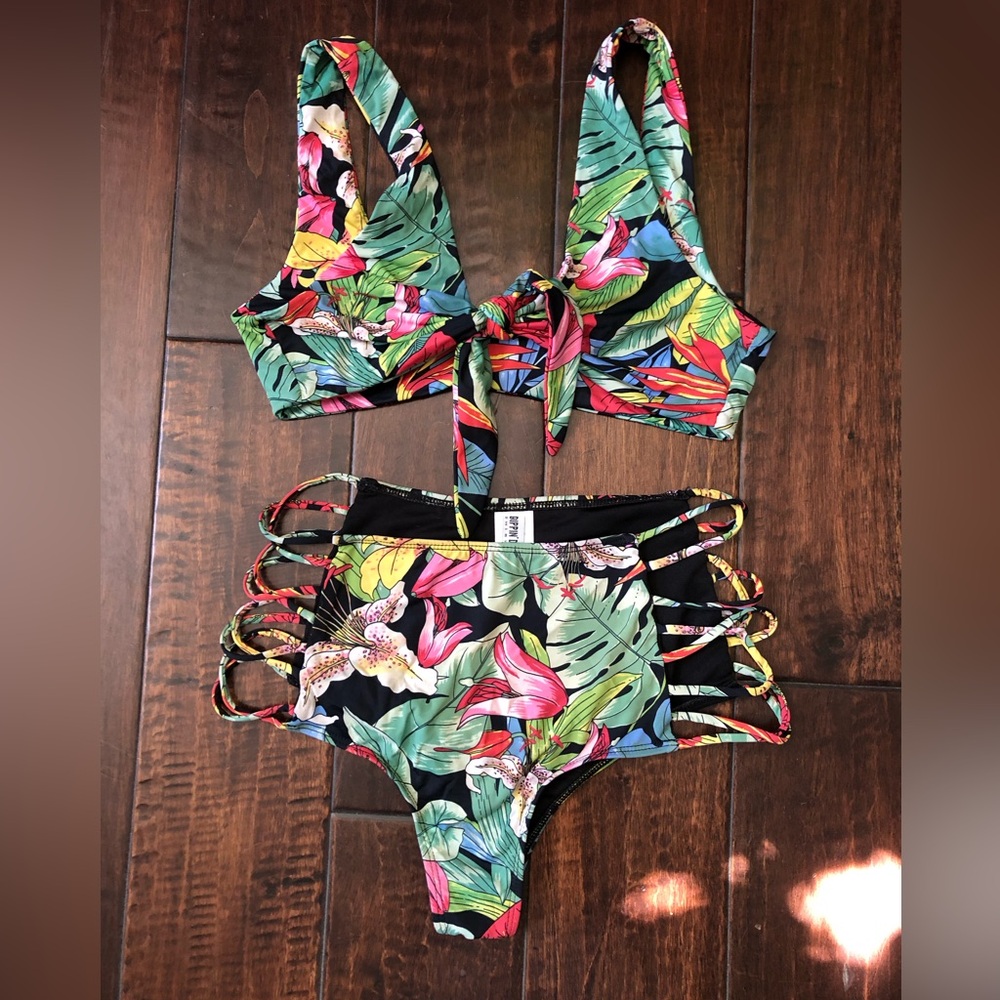 Dippin' Daisy's Tropical Floral Bikini - Picture 1 of 5